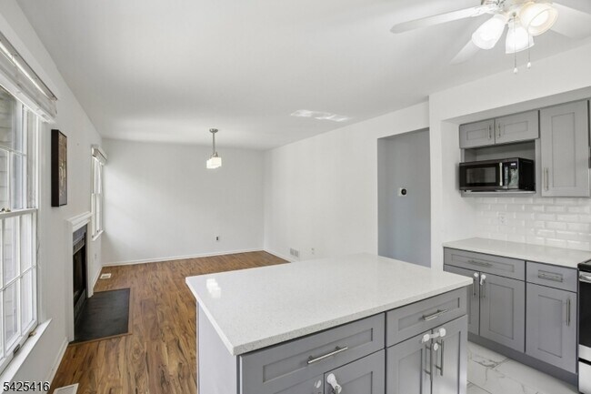 Building Photo - 14 Exeter Rd