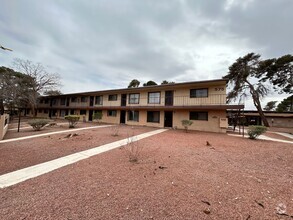 Building Photo - Recently Remodeled 2 Bedroom Unit!