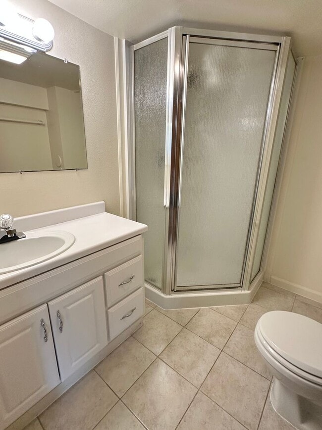 Building Photo - Charming 2-Bedroom, 2- bathroom Home with Bonus Space & Prime Shoreline Location