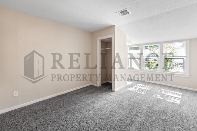 Building Photo - 1329 N Wellington Pl