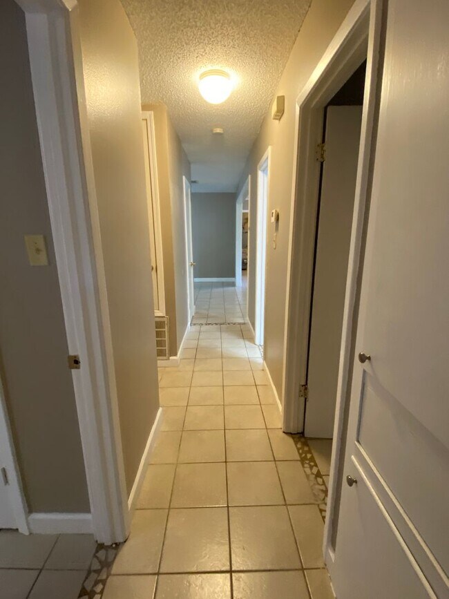 Building Photo - Shady Grove Rental