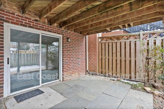 Building Photo - 8033 Hollow Reed Ct