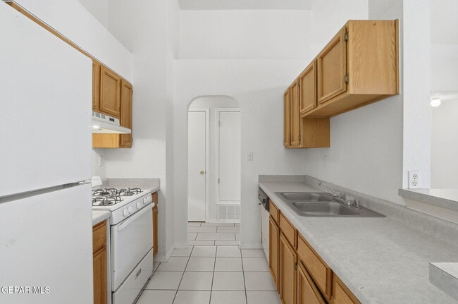 Building Photo - 12130 Rd House Dr