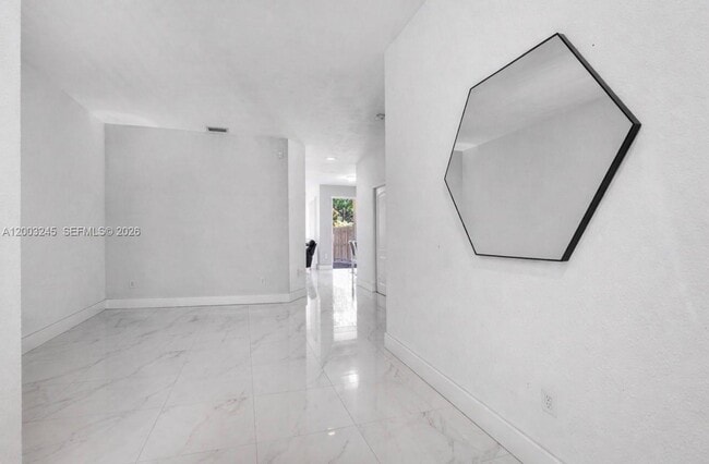 Building Photo - 905 SW 149th Ct