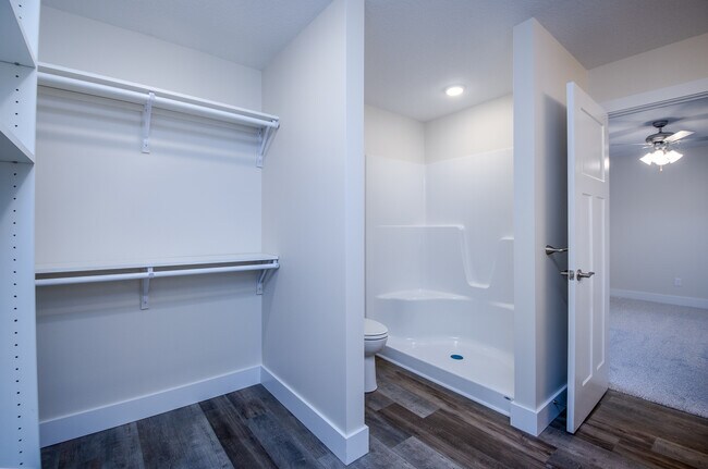 Building Photo - 9250 Brook Hollow Ln