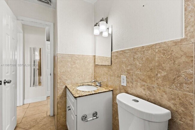 Building Photo - 2323 Van Buren St