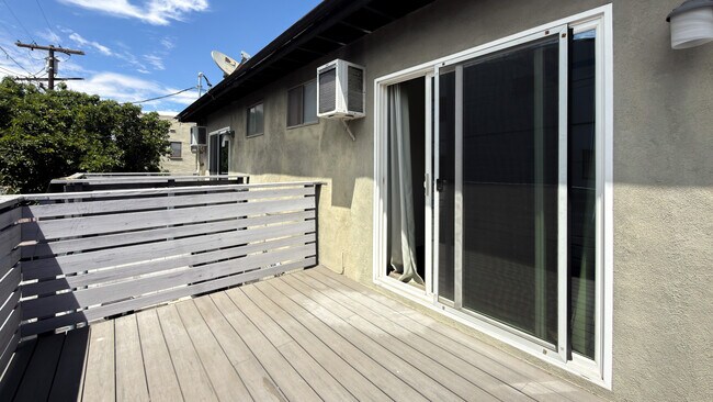 Building Photo - 319 Heliotrope Dr