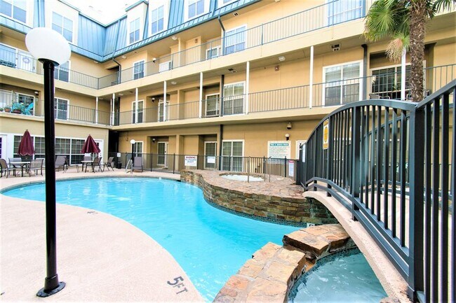 Building Photo - 921 Marine Dr