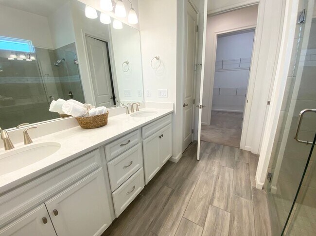Building Photo - 724 Winterside Dr