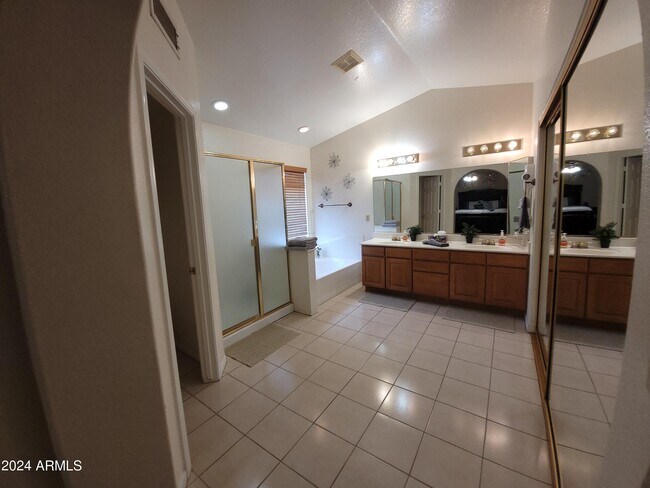 Building Photo - 8729 W Columbine Dr