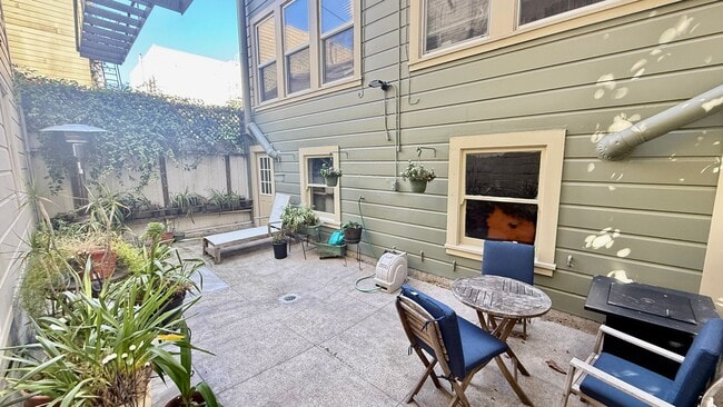 Building Photo - Charming Updated 2BR/1BA Marina Apartment ...
