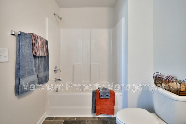 Building Photo - 27 English Ct