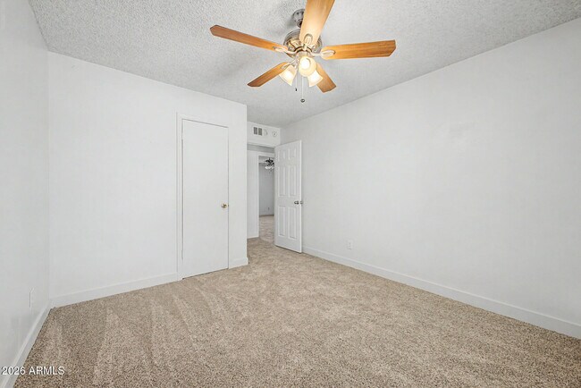 Building Photo - 1623 E Del Rio Dr