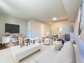 Building Photo - 727 S Broad St