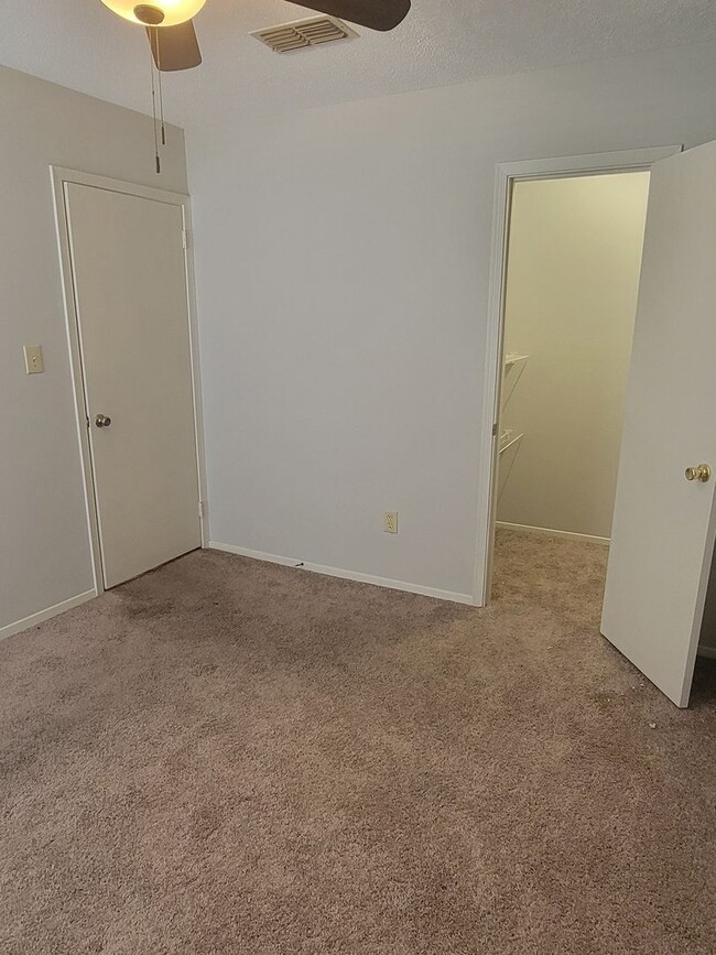 Building Photo - Adorable 2-Bedroom, 2-Bath Townhome Near A...