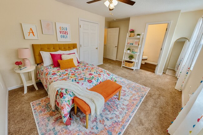 Building Photo - 2 Bedroom Townhouse in Richmond!