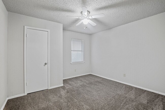 Building Photo - 135 Prairie Creek Cir