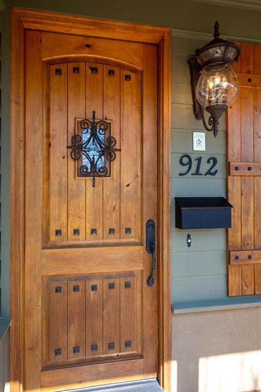 Building Photo - 912 E 51st St