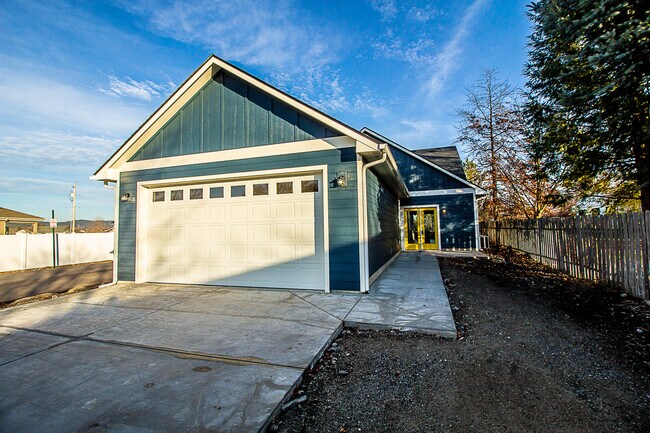 Building Photo - 18112 E Riverway Ave