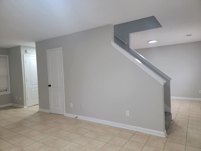 Building Photo - Quiet Comfort - Modern Home - HAFC Voucher...