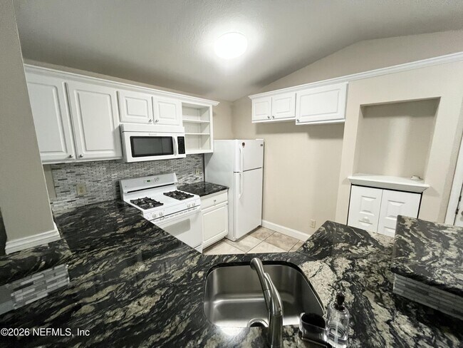 Building Photo - 13810 Sutton Park Dr N