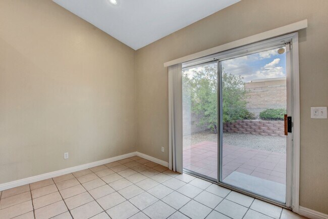 Building Photo - Anthem Gem with 3-Car Garage & Spacious Backyard