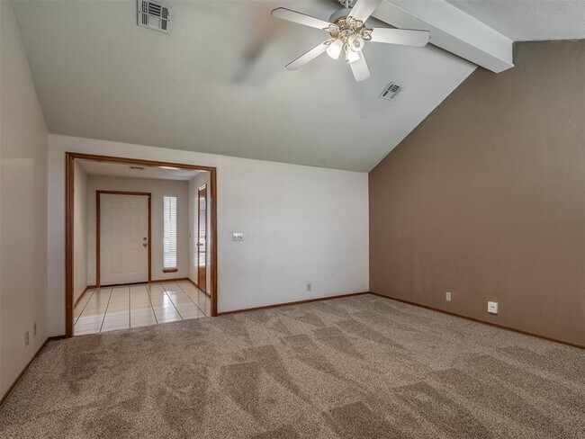 Building Photo - 304 Eccell Ct