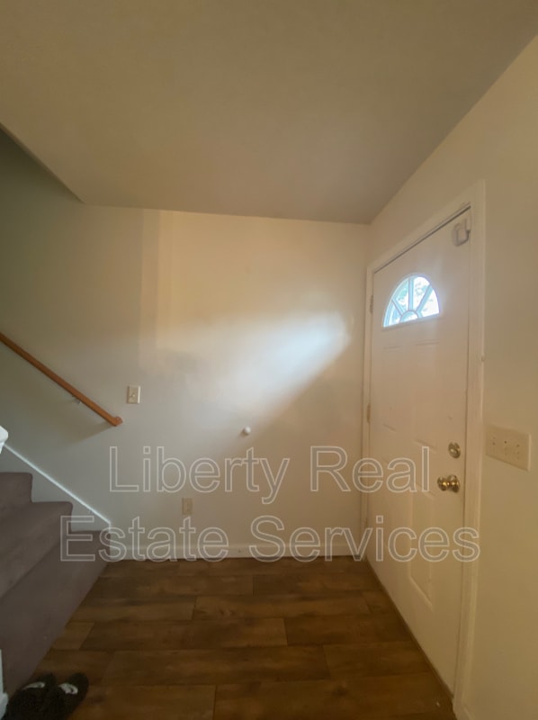 Building Photo - 1100 Pineland Ave