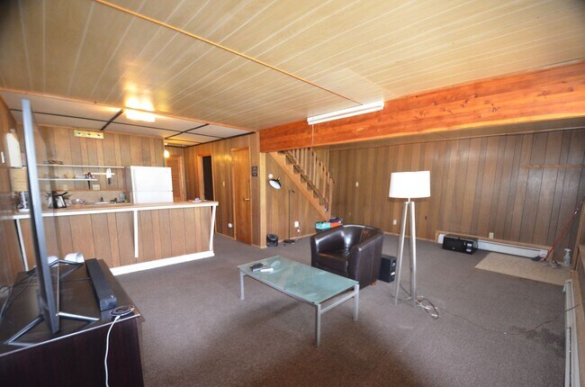 Building Photo - Garden level one bedroom apartment in the hills above BRECK.  Pets OK!  Includes HEAT and electri...