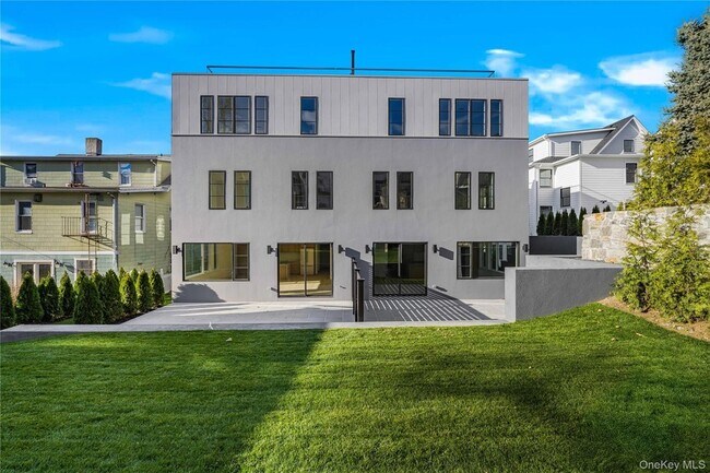 Building Photo - 156 Palisade St