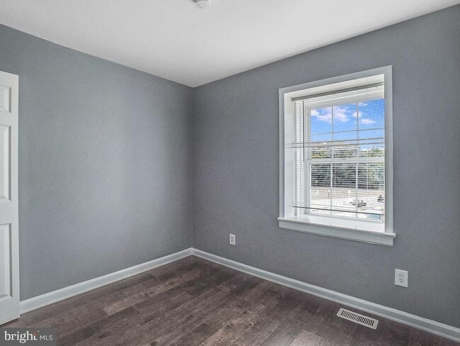 Building Photo - FREDERICKSBURG - NEAR DOWNTOWN AND SPOTSYLVANIA MALL!