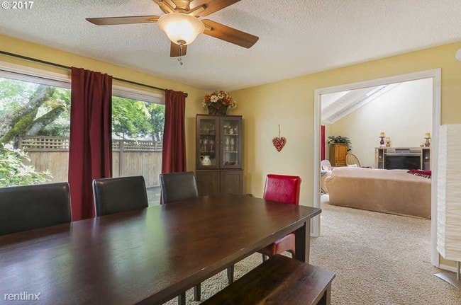 Building Photo - 15 Britten Ct