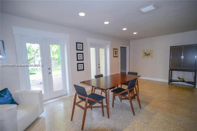 Building Photo - 6969 SW 82nd Ct