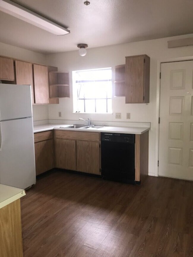 Building Photo - 7665 Spouse Dr