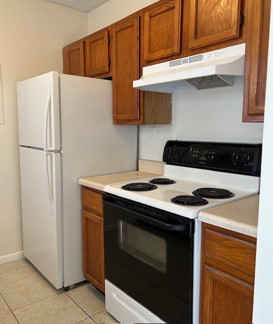 Galley Kitchen right - 9927 Byrnes Rd