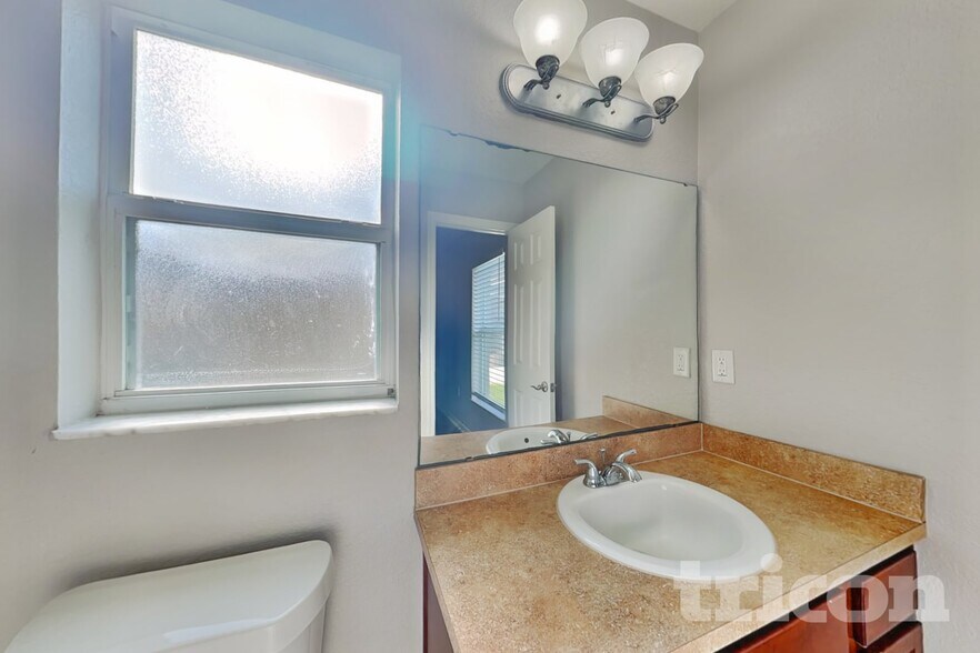 Building Photo - 2075 Sunflower St