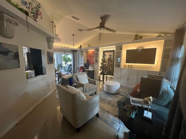 Building Photo - 3/2/2 Seasonal home in Deep Creek