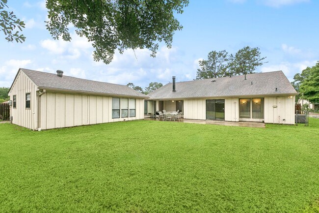 Building Photo - 12037 Oak Haven Ave
