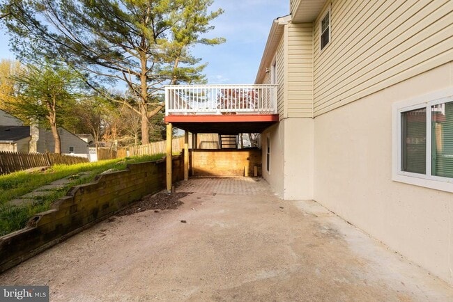 Building Photo - 9004 Roundleaf Way