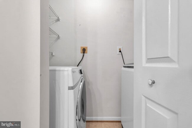Building Photo - 8483 Aurora Ct