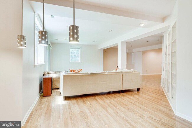 Building Photo - 1719 Strine Dr