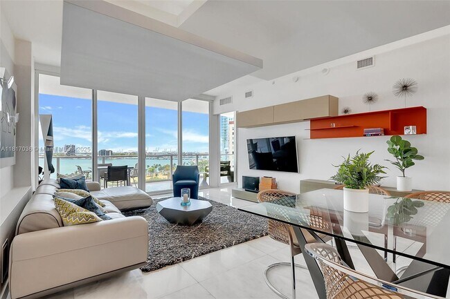 Building Photo - 2020 N Bayshore Dr