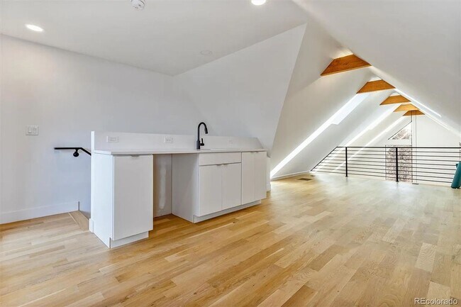 Building Photo - Contemporary Townhome in an Exceptional Su...