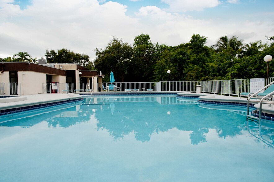 Building Photo - 19216 NE 25th Ave