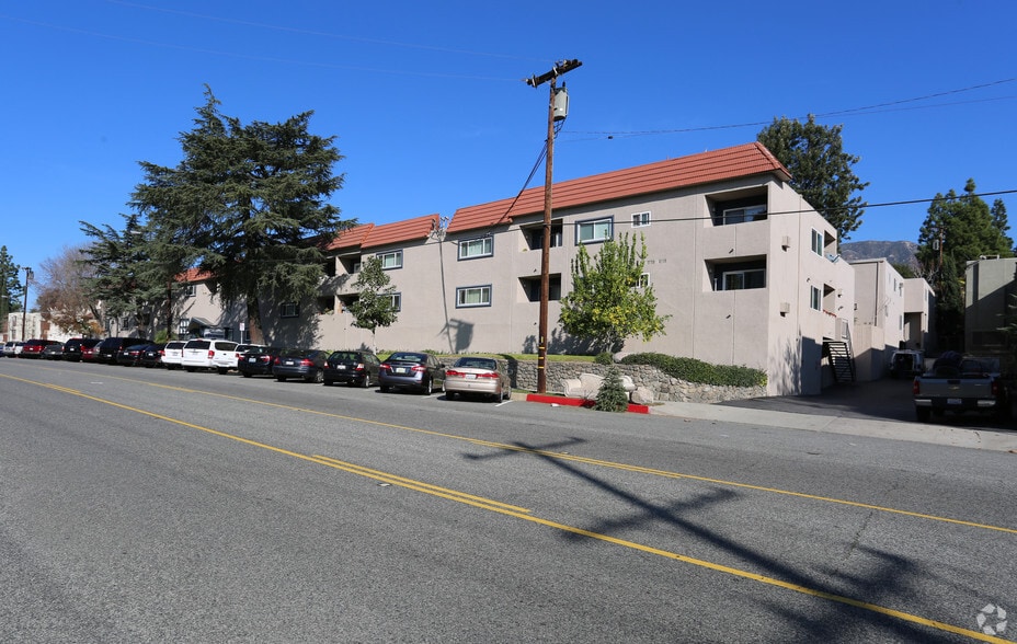 Americana La Crescenta La Crescenta, CA Apartment Finder