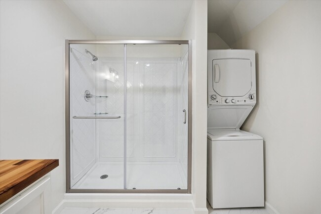 Building Photo - 1011 W 10th St