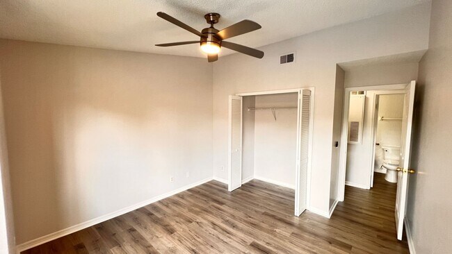 Building Photo - Unlock Your Perfect Winter Park Retreat: F...