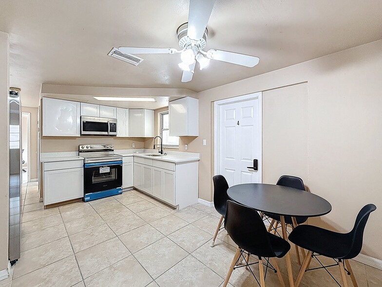 Building Photo - 3632 Brompton Dr