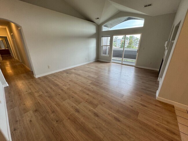 Building Photo - Spacious Condo in the Heart of Aurora