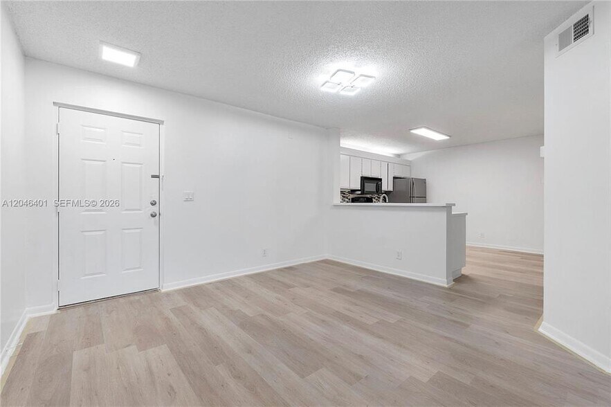 Building Photo - 5661 Riverside Dr